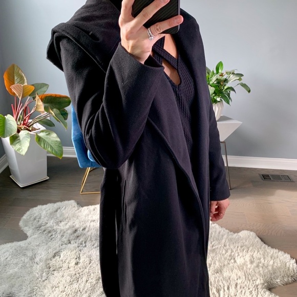 Elegant Black Trench Coat - Picture 5 of 10